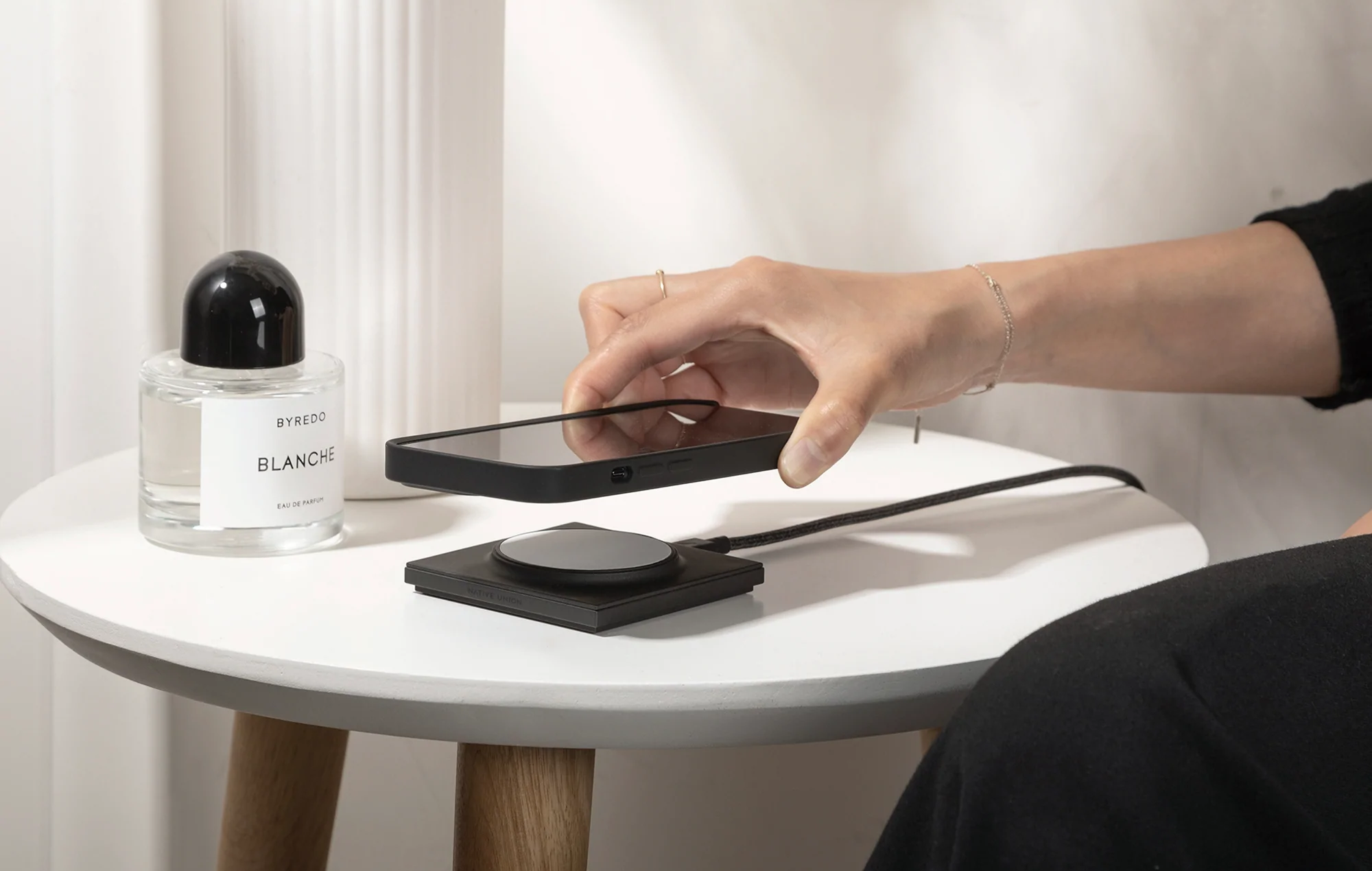 Native-Union-Drop-Magnetic-Wireless-Charger-6