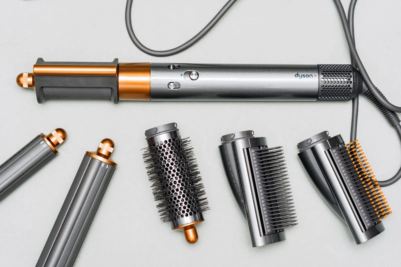 feny-i-stajlery-dyson