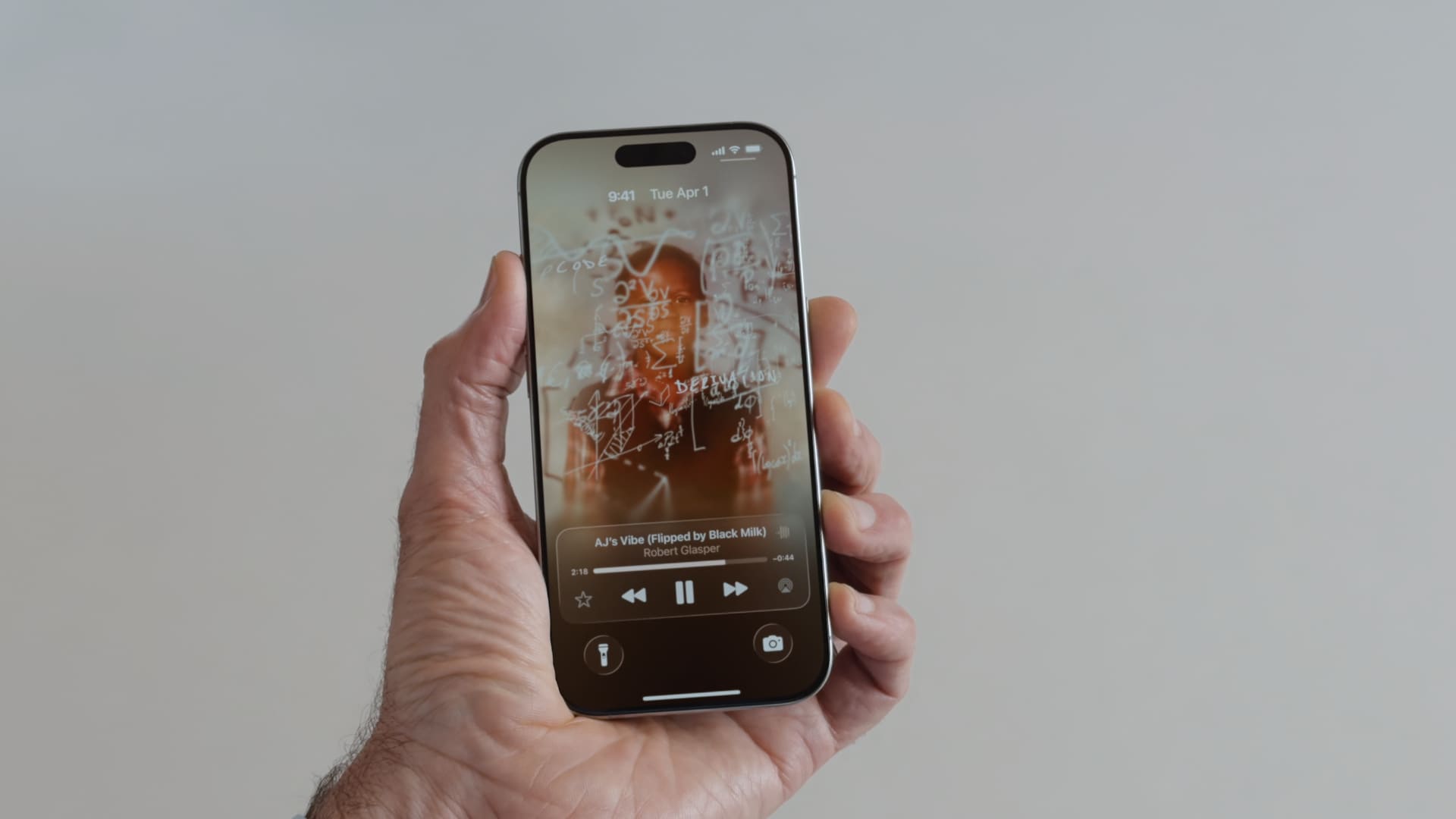 ios-26-liquid-glass-apple-music[1]